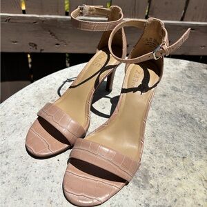 Naturalizer Croc-Embossed Tan Heels